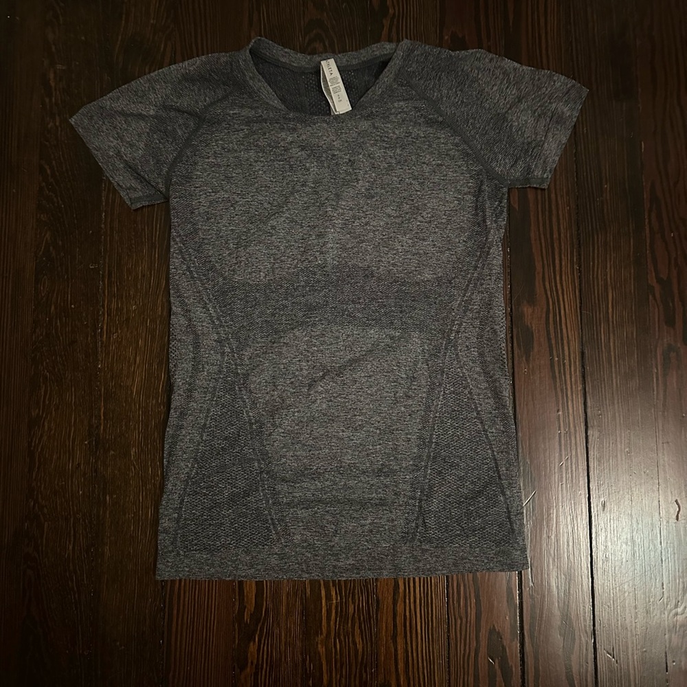 Athlete gray short sleeve athletic top